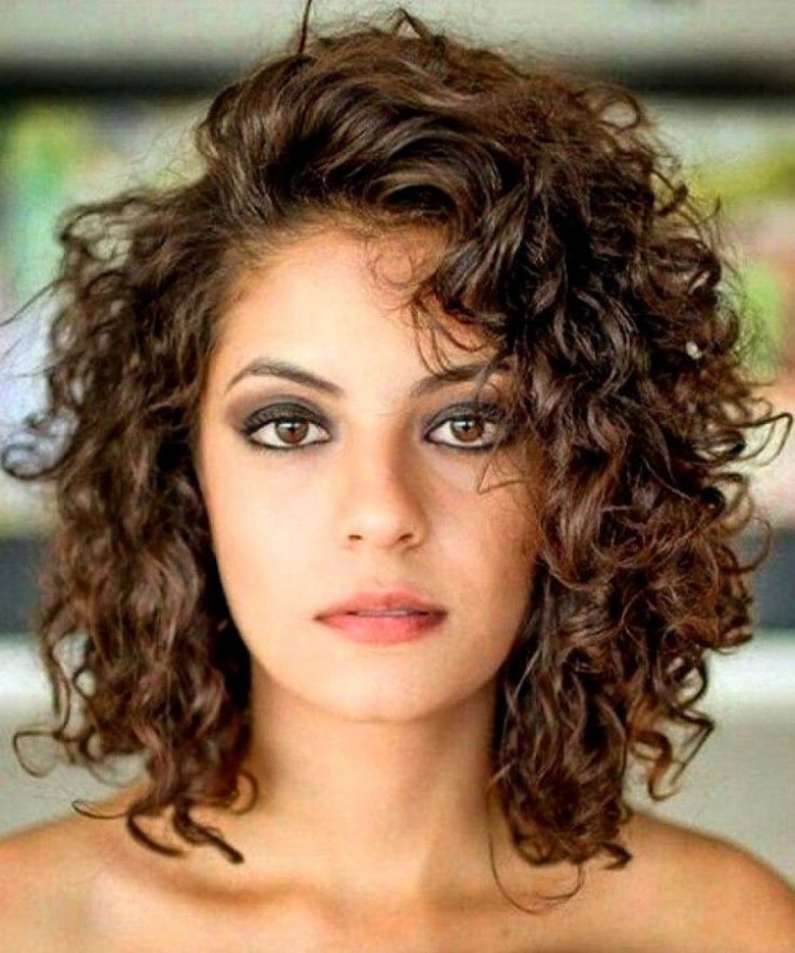 Niche Utama 2  Glamorous Mid Length Curly Hairstyles For Women